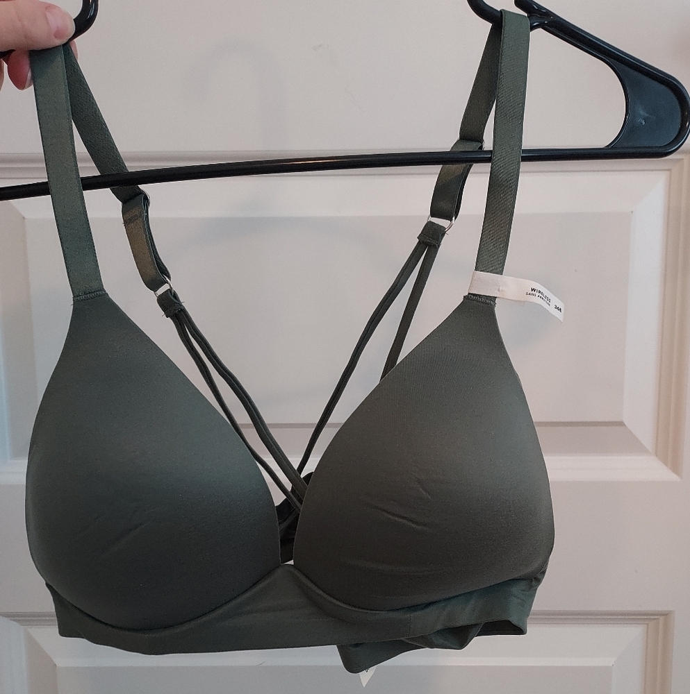 Seamless Green Bra with Smooth Cups